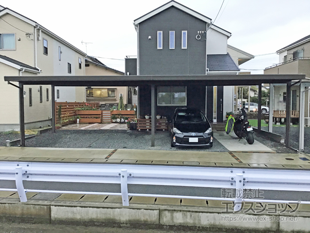 熊本県熊本市のLIXIL リクシル（トステム）のカーポート テリオスポートIII 900 4台用 横連棟 角柱6本柱 積雪〜30cm対応 施工例