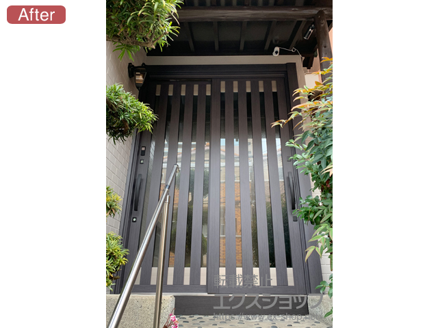 大阪府大阪市のLIXIL リクシル（トステム）の玄関ドア リシェント玄関引戸 PG仕様 2枚建戸 ランマ無 15型(縦通し) *簡易タッチキーシステム仕様 施工例