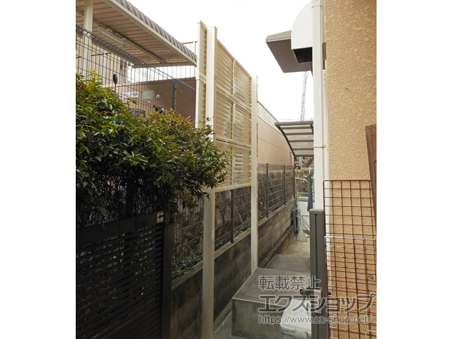 大阪府高槻市ののフェンス・柵 ミエーネフェンス 目隠しルーバータイプ 3段支柱 自立建て用 施工例