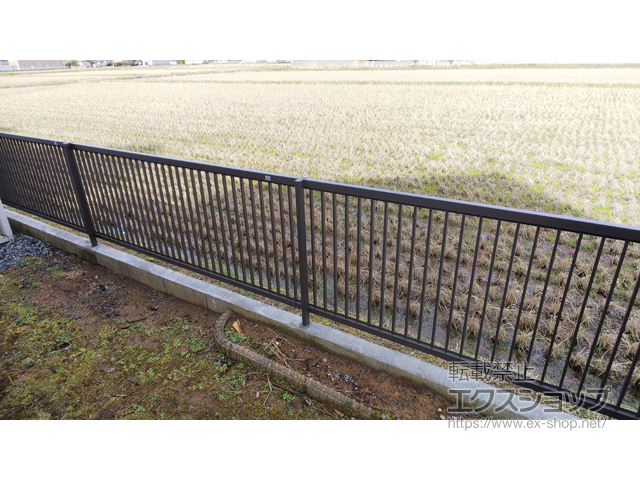 秋田県秋田市ののフェンス・柵 プレスタフェンス 2型 細たて桟　フリーポールタイプ 施工例