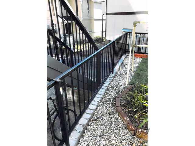 神奈川県横浜市ののフェンス・柵 ミエッタフェンス 防犯たて格子タイプ　自由柱施工 施工例