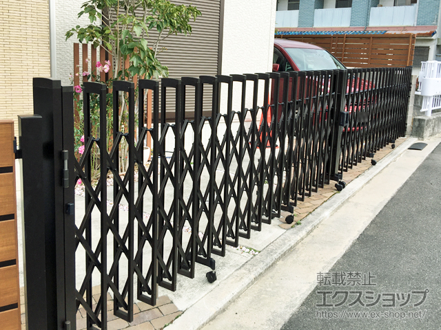 大阪府堺市ののカーゲート カーテンゲート クロスゲートT型 両開きタイプ 84W 施工例