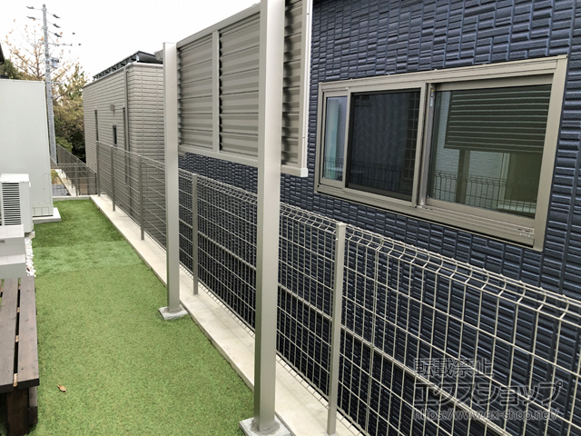 愛知県知多郡武豊町ののフェンス・柵 ミエーネフェンス 目隠しルーバータイプ 2段支柱 自立建て用 施工例