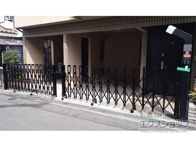 大阪府枚方市ののカーゲート トリップゲートII 2型 スタンダード ノンレール 両開き 74W 施工例