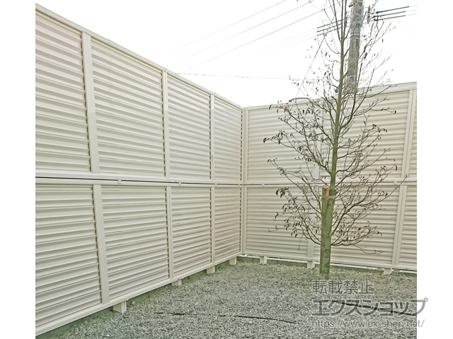 鹿児島県出水市ののフェンス・柵 ミエーネフェンス 目隠しルーバータイプ 2段支柱 自立建て用(パネル2段) 施工例