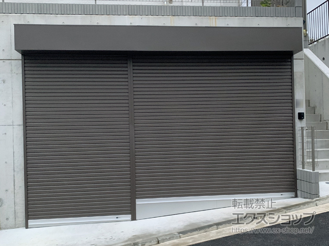 神奈川県横浜市ののガレージシャッター プラテアII スチールタイプ 内蔵 電動式（2連装仕様）【外部付】 施工例