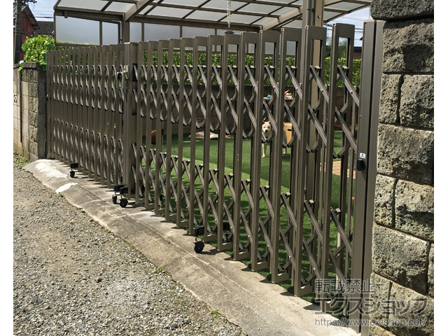 千葉県千葉市ののカーゲート アルシャインII PG型R(ペットガード) Aタイプ ノンレール 両開き　600W 施工例