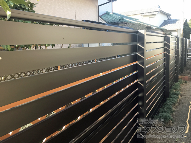 熊本県熊本市ののフェンス・柵 モクアルフェンス 横板タイプ 2段支柱 自立建て用 施工例