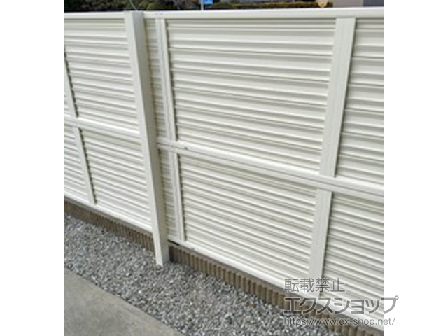 静岡県磐田市ののフェンス・柵 ミエーネフェンス 目隠しルーバータイプ 2段支柱 自立建て用(パネル2段) 施工例