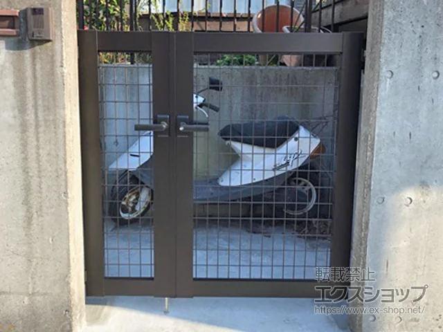 神奈川県横須賀市のYKKAPの門扉 シンプレオ門扉M1型メッシュ 両開き親子 門柱使用 施工例