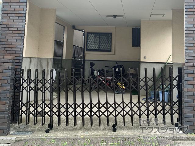 東京都杉並区ののカーゲート トリップゲートII S型 傾斜地対応 ノンレール 片開き 46Ｓ 施工例