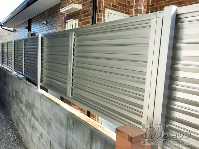 奈良県生駒市ののフェンス・柵 ミエーネフェンス 目隠しルーバータイプ　自由柱施工 施工例