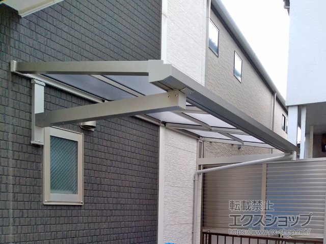 東京都小平市ののテラス屋根 ソラリア F型 ルーフタイプ 単体積雪〜20cm対応 施工例