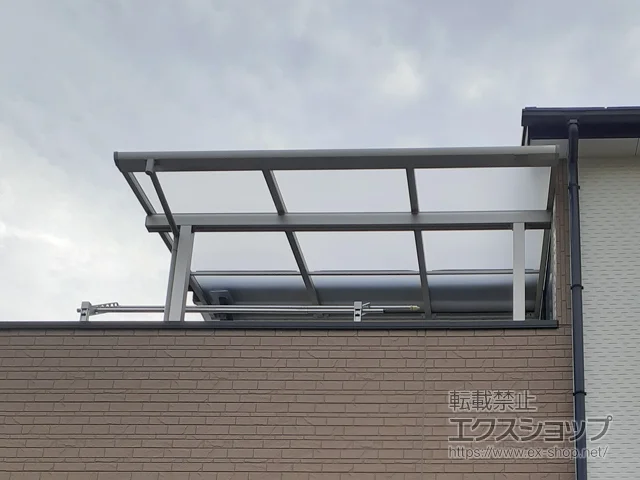 兵庫県神戸市のYKKAPのバルコニー・ベランダ屋根 ソラリア F型 屋根タイプ 単体 積雪～20cm対応 施工例