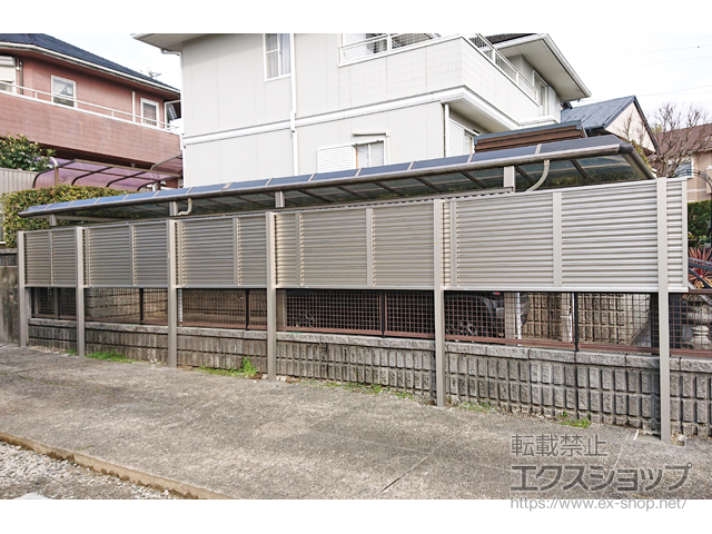 三重県松阪市ののフェンス・柵 ミエーネ目隠しルーバーフェンス 上段のみ設置 自立建て用 施工例