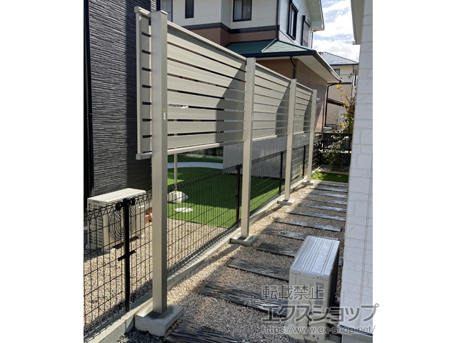 佐賀県佐賀市ののフェンス・柵 ルシアスフェンスF04型 横板 木目カラー 上段のみ設置 自立建て用 施工例