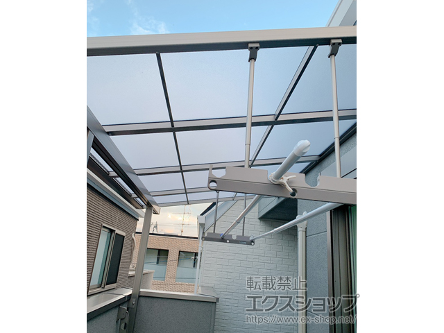 兵庫県神戸市ののバルコニー・ベランダ屋根 スピーネ F型 屋根タイプ 単体 積雪〜20cm対応 *前枠側出幅違い納まり 施工例