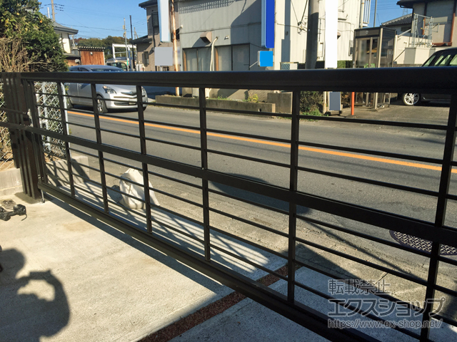 茨城県猿島郡五霞町ののカーゲート ルシアスアップゲートワイド 1型 横格子 手動 施工例