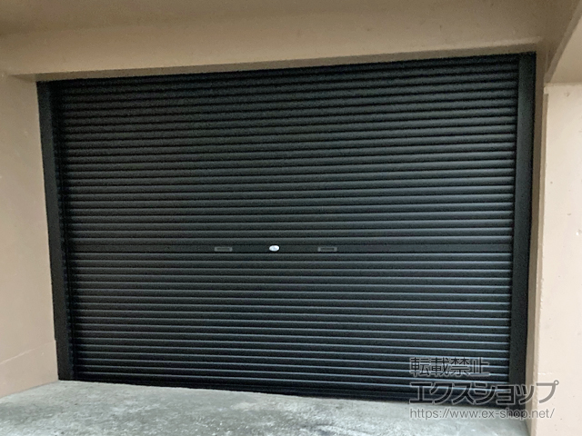 兵庫県神戸市のLIXIL リクシル（トステム）のガレージシャッター ガレージシャッタークワトロ 手動式 内部付タイプ 施工例
