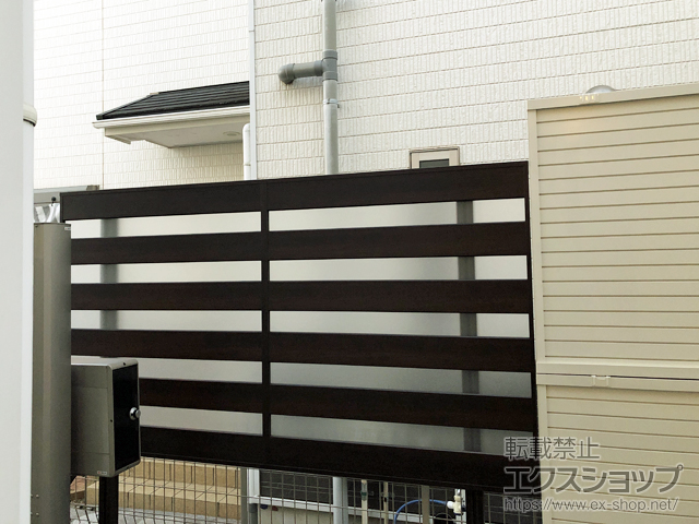 神奈川県横浜市ののフェンス・柵 フェンスAA YT1型 横採光 木調カラー フリーポールタイプ 施工例