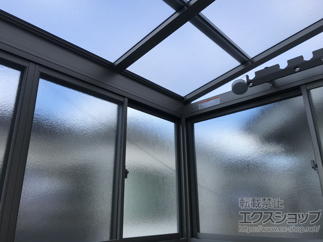 東京都青梅市ののバルコニー・ベランダ屋根 サニージュ F型 造り付けバルコニー納まり ランマ無 積雪〜20cm対応 施工例