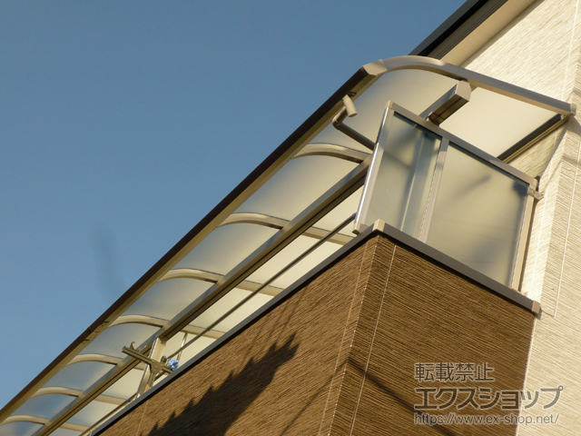 東京都練馬区ののバルコニー・ベランダ屋根 ソラリア R型 屋根タイプ 連棟 積雪〜20cm対応 施工例