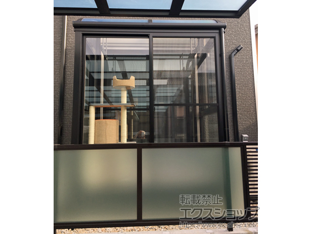 三重県四日市市のLIXIL リクシル（トステム）のテラス囲い・サンルーム サニージュ R型 床納まり ランマ無 積雪〜20cm対応 施工例
