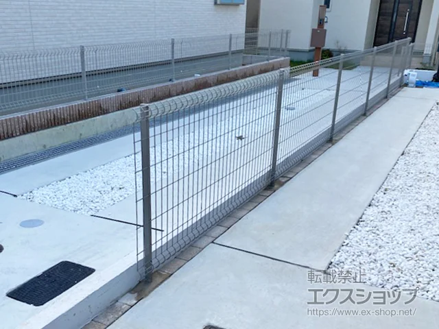 大阪府箕面市のYKKAPのフェンス・柵・塀 イーネットフェンス 3F型 自由柱施工 施工例