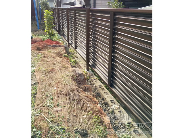 長崎県佐世保市ののフェンス・柵 ミエーネフェンス 目隠しルーバータイプ 自由柱施工 施工例