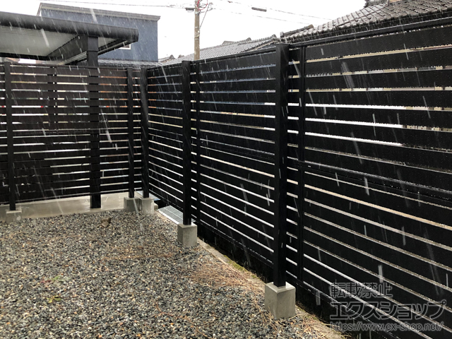 富山県富山市ののフェンス・柵 モクアルフェンス 横板タイプ 2段支柱 自立建て用 施工例