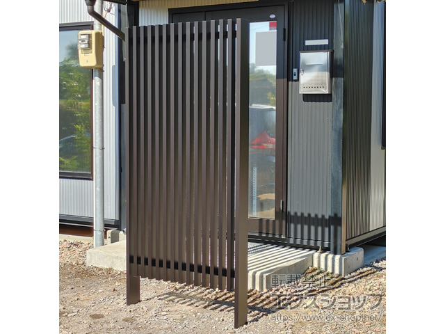 長崎県雲仙市ののフェンス・柵 リレーリア フェンス2N型 たて格子 間仕切柱施工 施工例