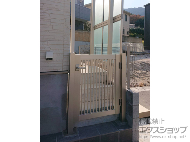 福岡県福岡市のの門扉 シンプレオ門扉10型 たて粗格子 片開き 門柱使用 施工例