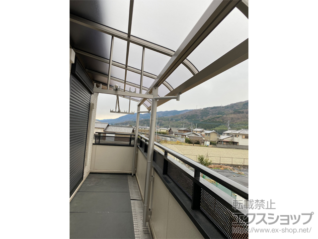 徳島県吉野川市ののバルコニー・ベランダ屋根 ソラリア R型 屋根タイプ 連棟 積雪〜20cm対応 施工例