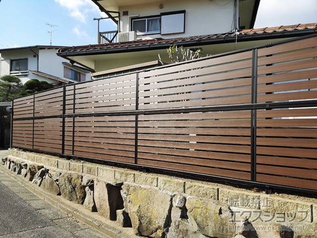 大阪府河内長野市ののフェンス・柵 モクアルフェンス 横板タイプ 2段支柱 自立建て用 施工例