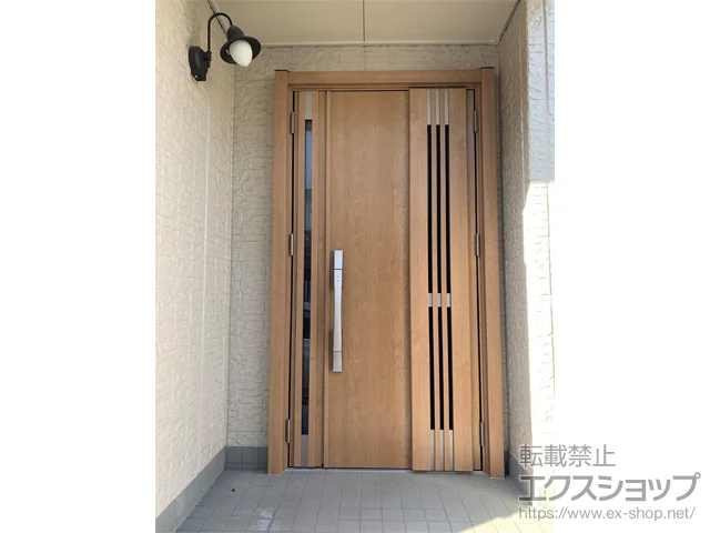 静岡県三島市のLIXIL リクシル（トステム）の玄関ドア リシェント玄関ドア3 断熱K2仕様 親子仕様(ランマ無)R M83型 ※タッチキー仕様(キー付リモコン) 施工例