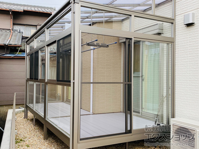 三重県員弁郡東員町ののテラス囲い・サンルーム サニージュ F型 床納まり ランマ付 積雪〜20cm対応 *躯体側出幅違い納まり 施工例