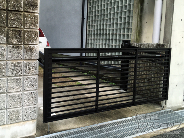 兵庫県西宮市ののカーゲート 【特注】オーバードアS1型 電動式 施工例
