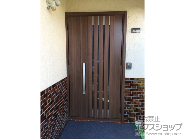 静岡県御殿場市のLIXIL リクシル（トステム）の玄関ドア リシェント玄関ドア3 断熱K4仕様 親子仕様(ランマ無)R M27型 ※カザスプラス仕様 施工例