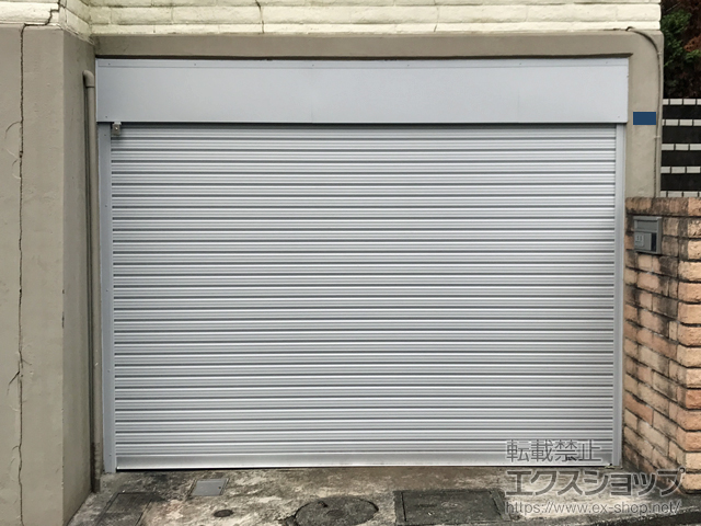 神奈川県横浜市ののガレージシャッター プラテアII スチールタイプ 内蔵 電動式 ※内部付 施工例