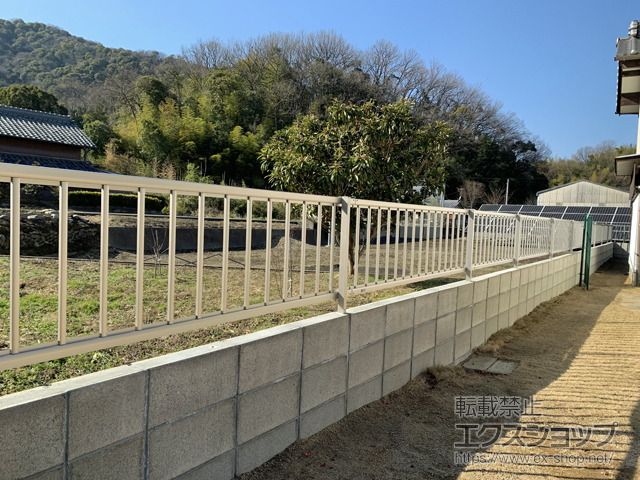 香川県善通寺市ののフェンス・柵 シンプレオフェンスT2型 縦格子16本 自由柱施工 施工例