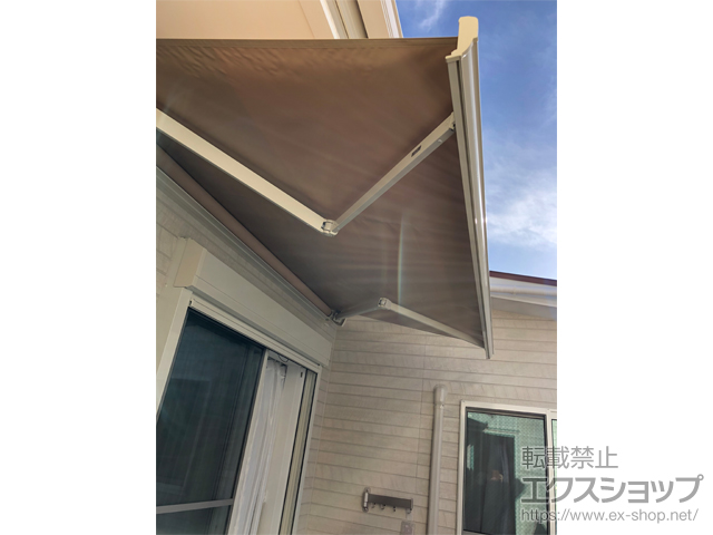 大阪府大阪市のLIXIL リクシル（トステム）のオーニング・日よけ 彩風 あやかぜ C型 手動式 施工例