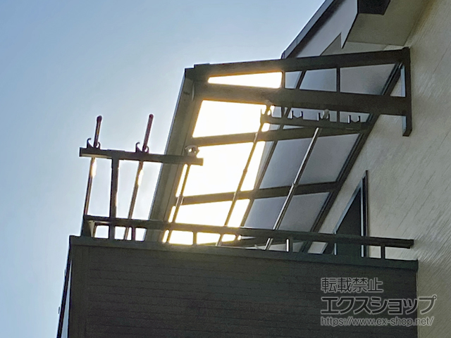 神奈川県愛甲郡愛川町ののバルコニー・ベランダ屋根 ソラリア F型 ルーフタイプ 単体積雪〜20cm対応 施工例