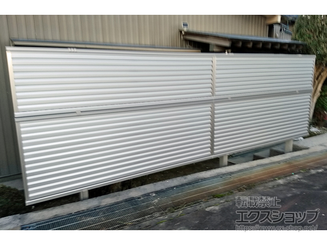 富山県射水市ののフェンス・柵 ミエーネフェンス 目隠しルーバータイプ 2段支柱 自立建て用 施工例