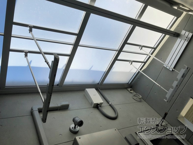 埼玉県行田市のLIXIL リクシル（トステム）のバルコニー・ベランダ屋根 パワーアルファ F型 1500 屋根タイプ 単体 積雪〜50cm対応 *両袖納まり 施工例