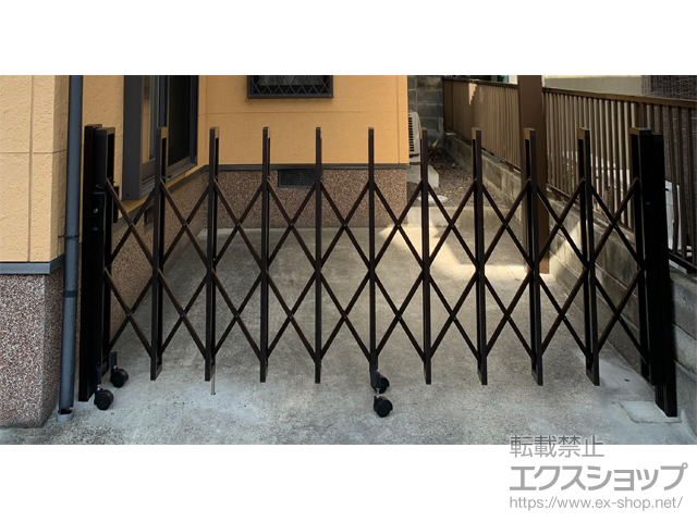 滋賀県草津市ののカーゲート トリップゲートII 2型 スタンダード ノンレール 片開き 27S 施工例