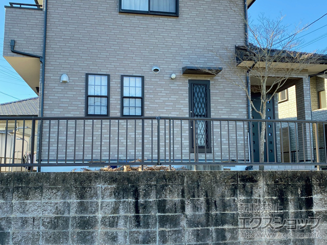 三重県四日市市ののフェンス・柵 シンプレオフェンスT2型 縦格子16本・自由柱施工 施工例