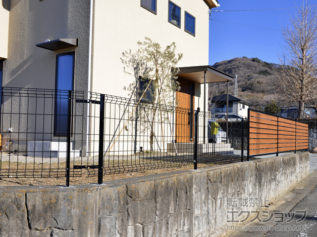 山梨県甲府市ののフェンス・柵 イーネットフェンス 3F型　自由柱施工 施工例