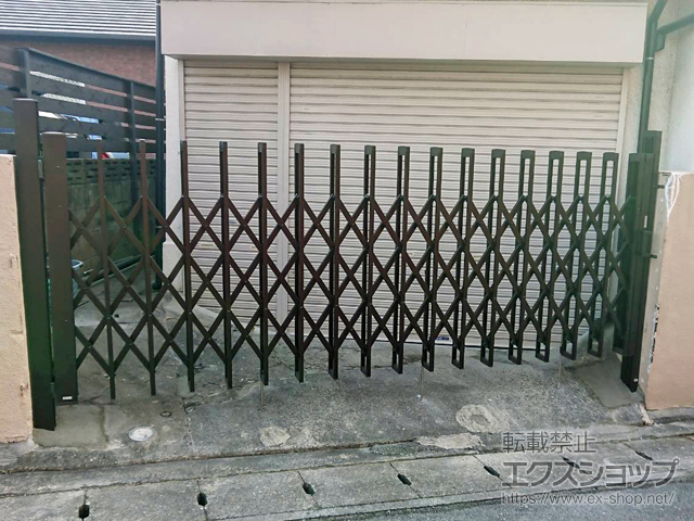 福岡県福岡市ののカーゲート エアリーナII ノンキャスター 片開きタイプ 39S*ロング柱 施工例