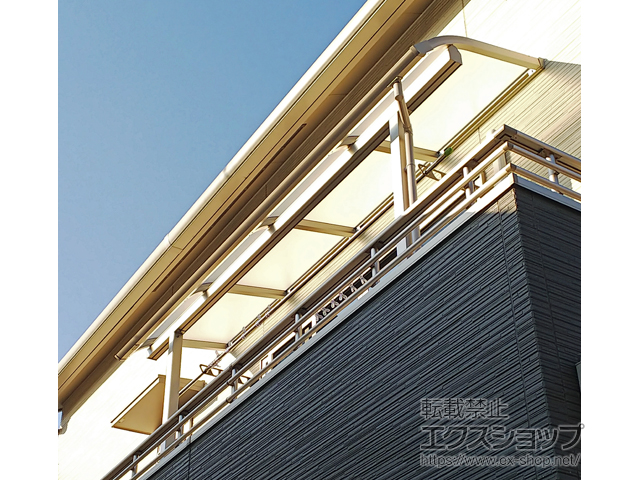 東京都東村山市ののバルコニー・ベランダ屋根 ソラリア R型 屋根タイプ 単体 積雪〜20cm対応 施工例