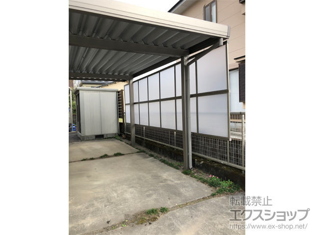 鹿児島県姶良市のLIXIL リクシル（トステム）のカーポート テリオスポートIII 1500 角柱4本柱 積雪〜50cm対応＋サイドパネル 施工例